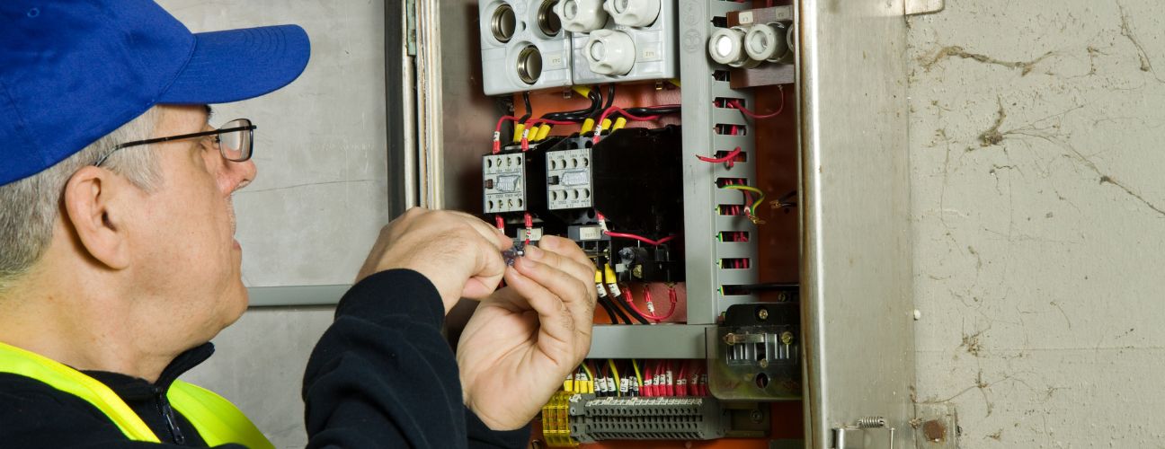Why You Should Only Hire Licensed Electricians in Canada