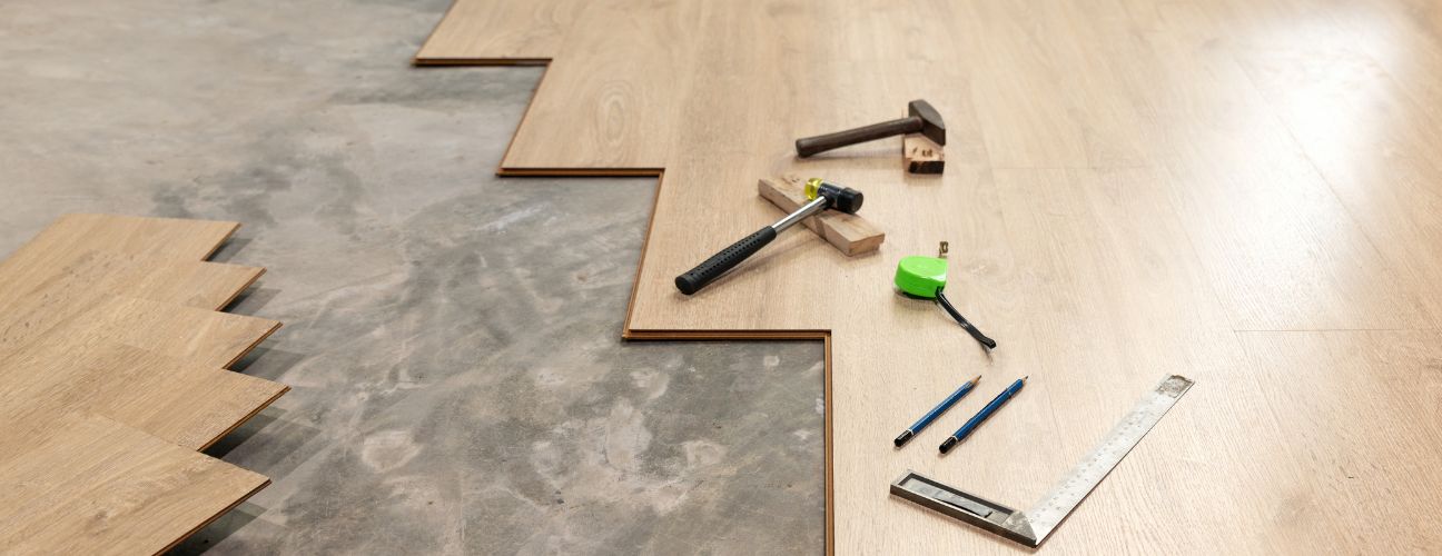 Vinyl vs. Hardwood Flooring: A Complete Guide