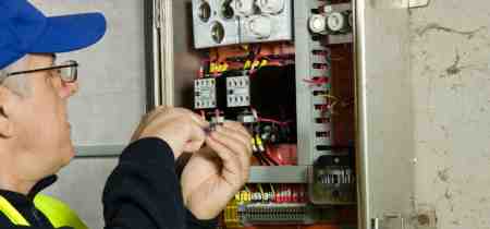 Why You Should Only Hire Licensed Electricians in Canada